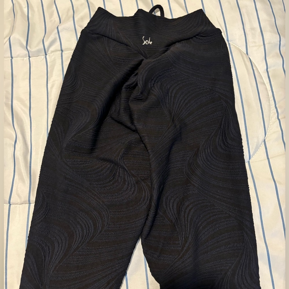 Sol Beauty & Care Black Textured leggings